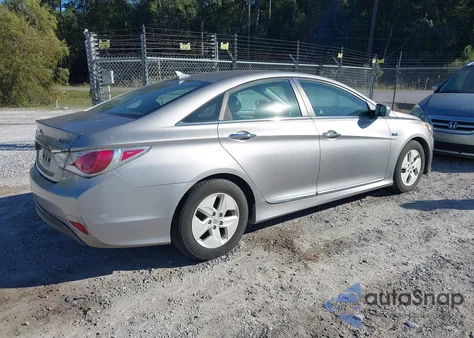 2011 Hyundai Sonata Hybrid z USA, uszkodzony, nr VIN KMHEC4A49BA000920